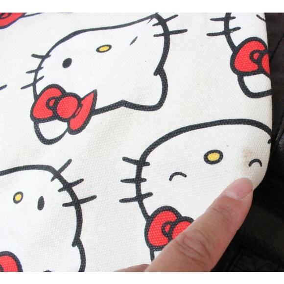 NWT Baggu Hello Kitty Sanrio White Canvas Horizontal Duck Crossbody Bag - Picture 7 of 7